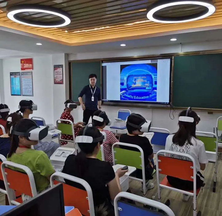 东莞虎门崇雅外国语小学VR创新STEAM教室